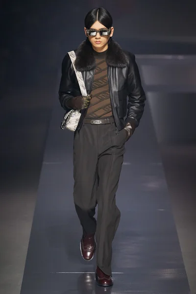 Look 19